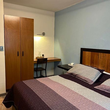 El Salto De Camela Hostal Uruapan  Екстериор снимка