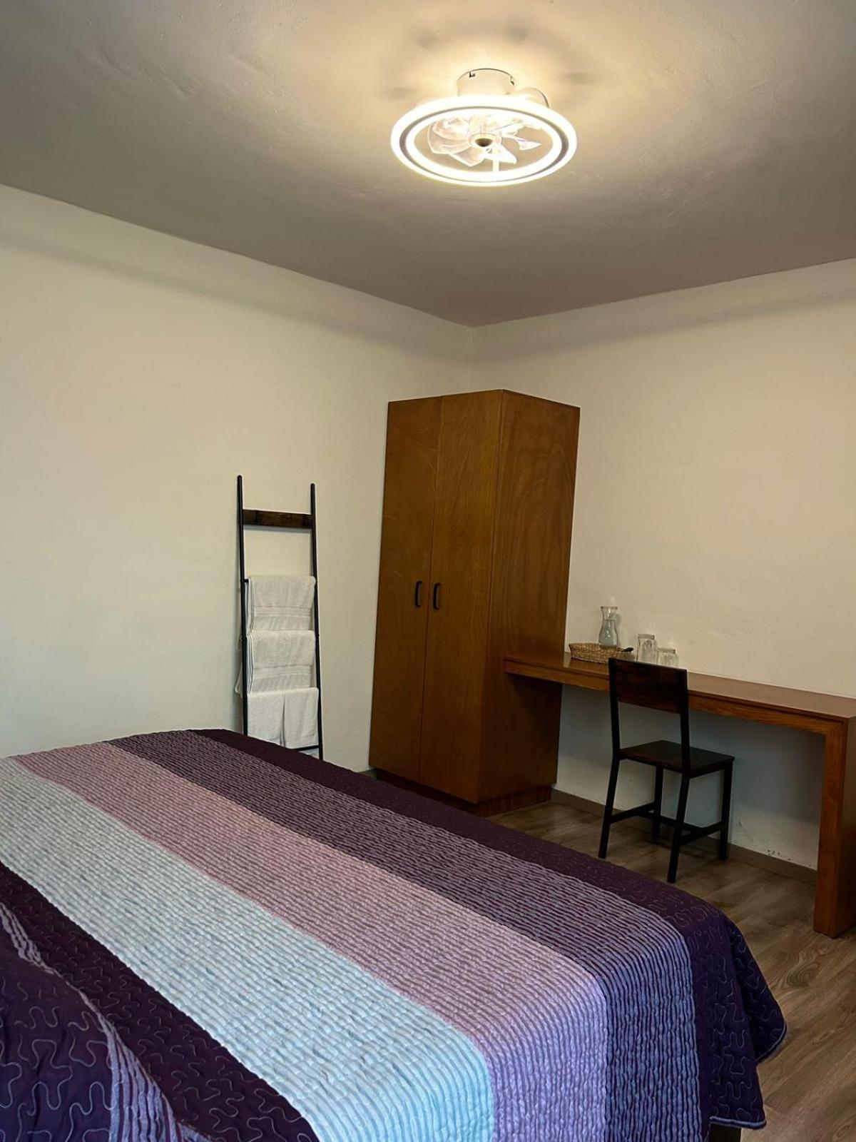 El Salto De Camela Hostal Uruapan  Стая снимка