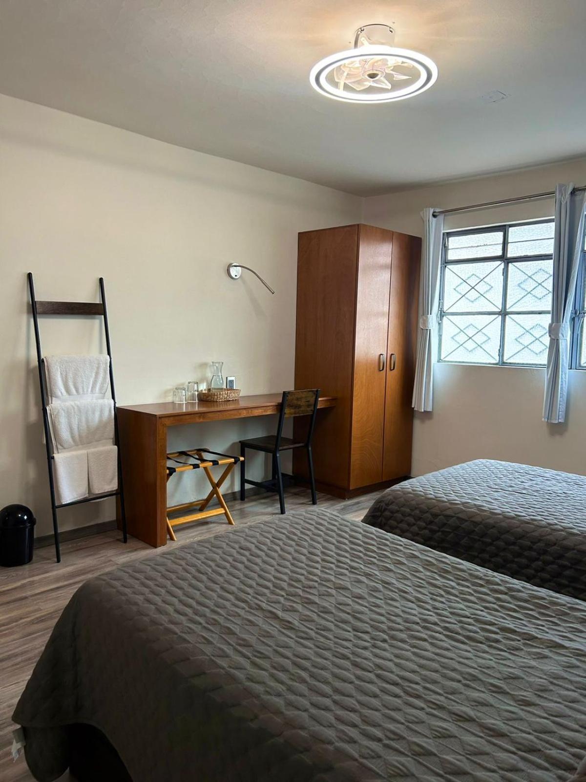 El Salto De Camela Hostal Uruapan  Екстериор снимка