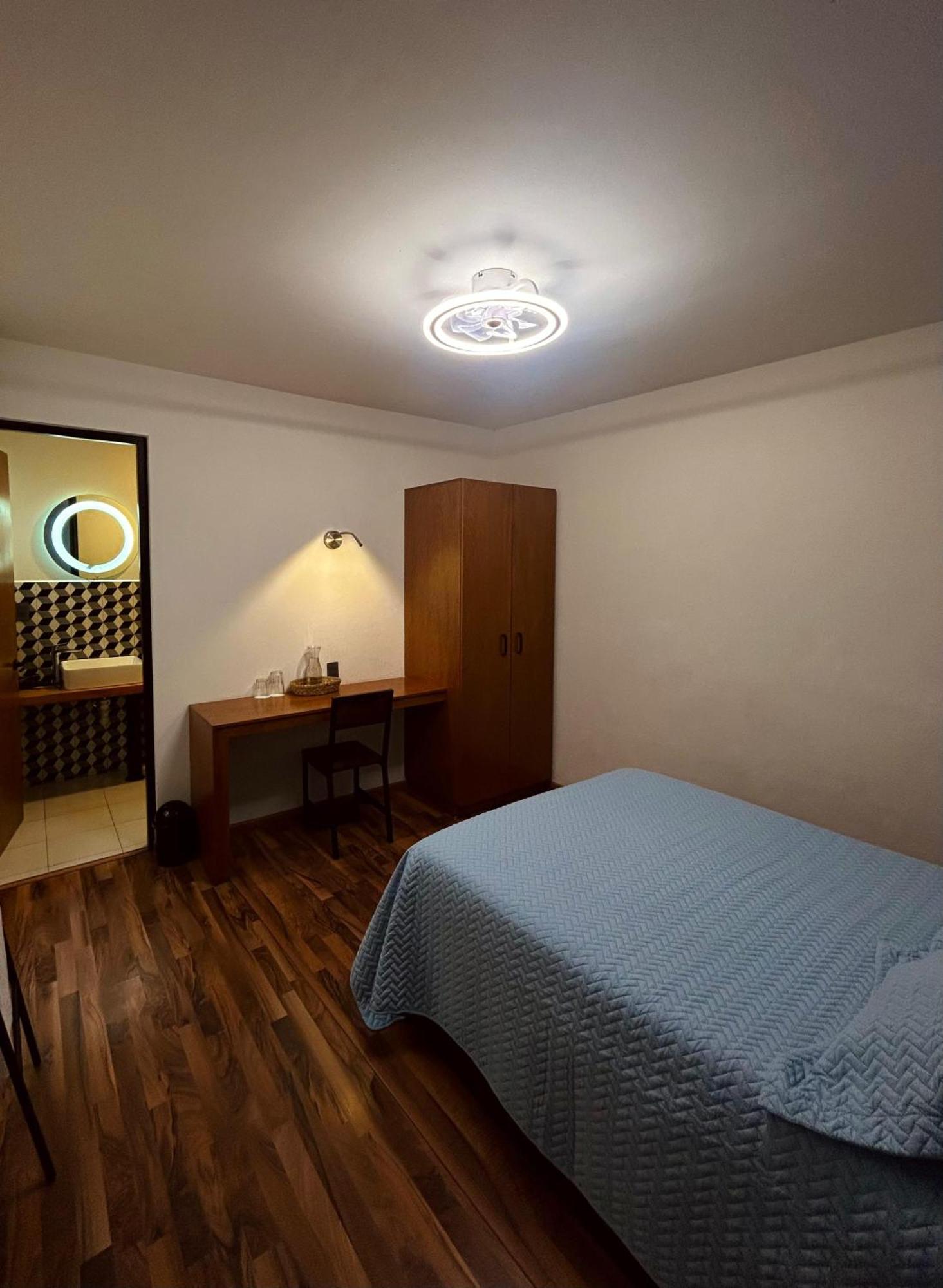 El Salto De Camela Hostal Uruapan  Стая снимка